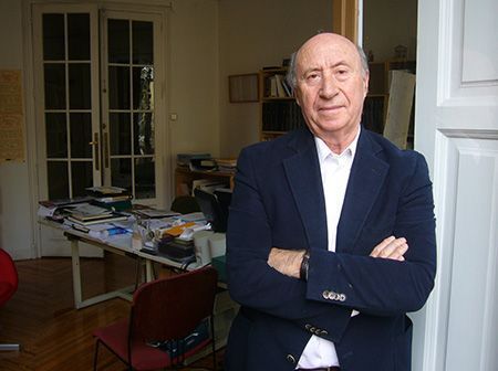 El dibujante Peridis en su estudio en Madrid.
