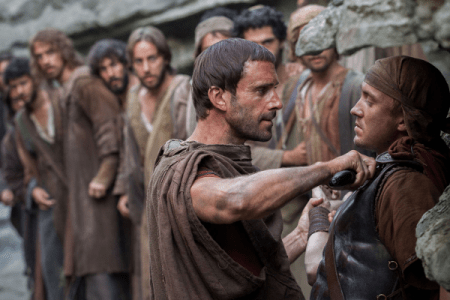 risen-resucitado-fiennes-jesus-tumba-vacia
