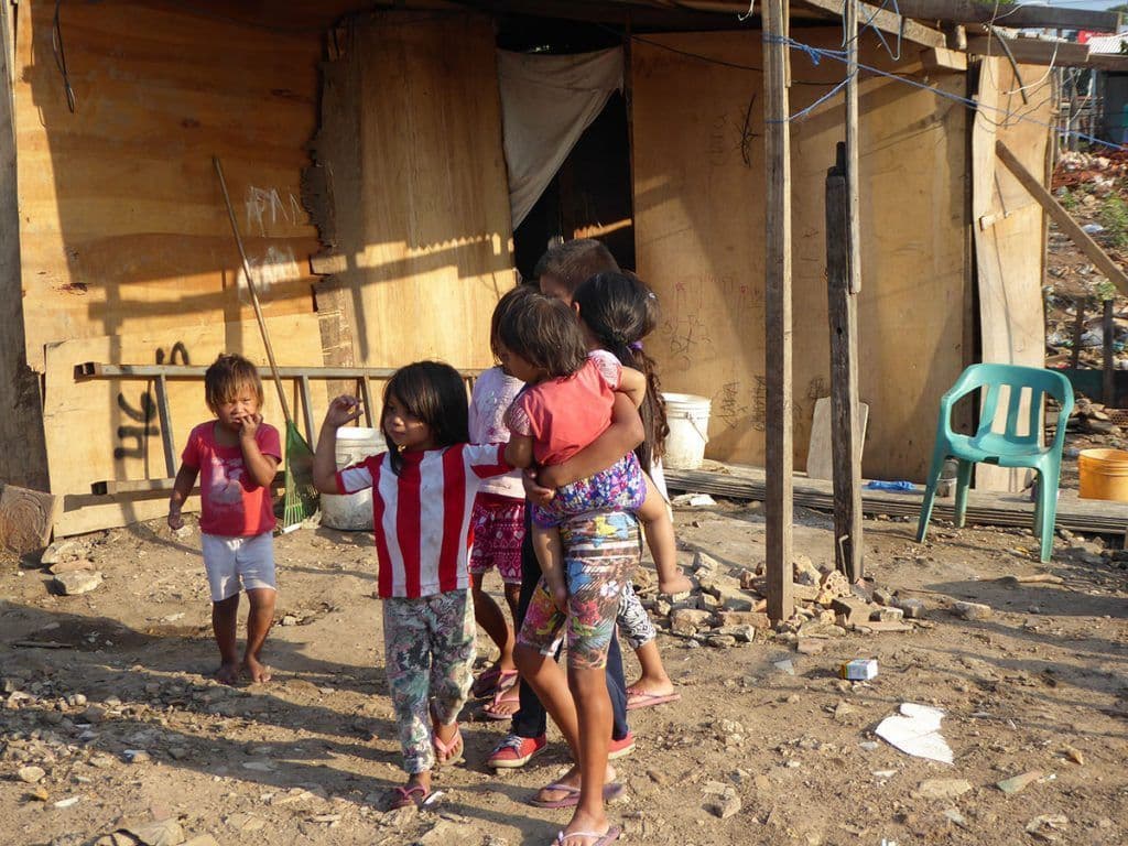 Los niños de la comunidad de Tacumbú. FOTO/ Ri cardo Olmedo