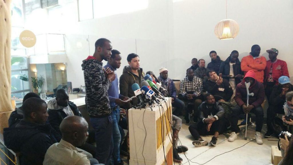 El racismo institucional hace que las personas de otras razas sean víctimas de redadas racistas