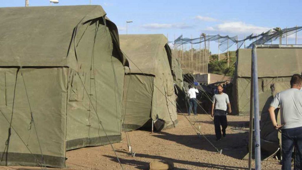 Tiendas de campaña del CETI de Melilla. Foto: RTVE