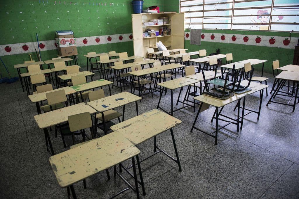 Aulas vacías en un colegio de América LAtina