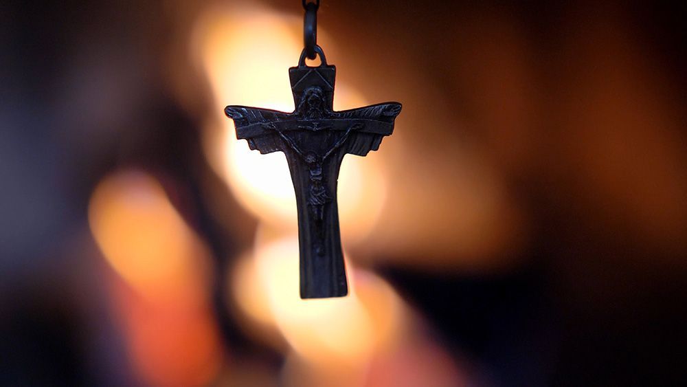 Crucifijo en silueta